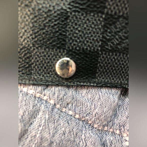 EUC Authentic Louis Vuitton Graphite Key Case - Picture 10 of 11